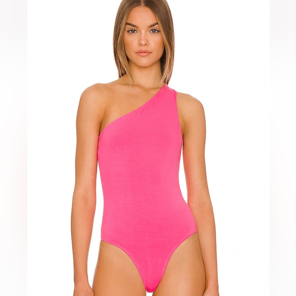 SUPERDOWN | REVOLVE PINK devonne one shoulder bodysuit. XL